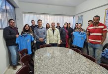 VESTINDO A CAMISA DA CÂMARA