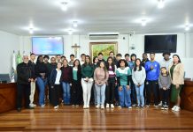 ALUNOS DO 1º ANO DO ENSINO MÉDIO DO POLIVALENTE VISITAM A CÂMARA DE CAXAMBU E PARTICIPAM DO PARLAMENTO JOVEM