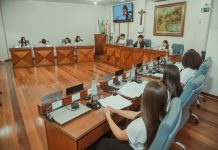 Entrega oficial dos projetos do Parlamento Jovem